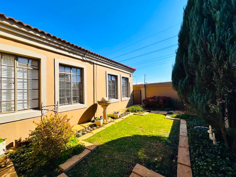 3 Bedroom Property for Sale in Kannoniers Park North West